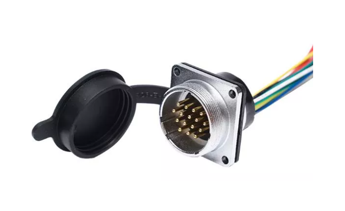 هل هناك أي علاقة بين سمك طبقة الغمد وطبقة عزل الأسلاك؟