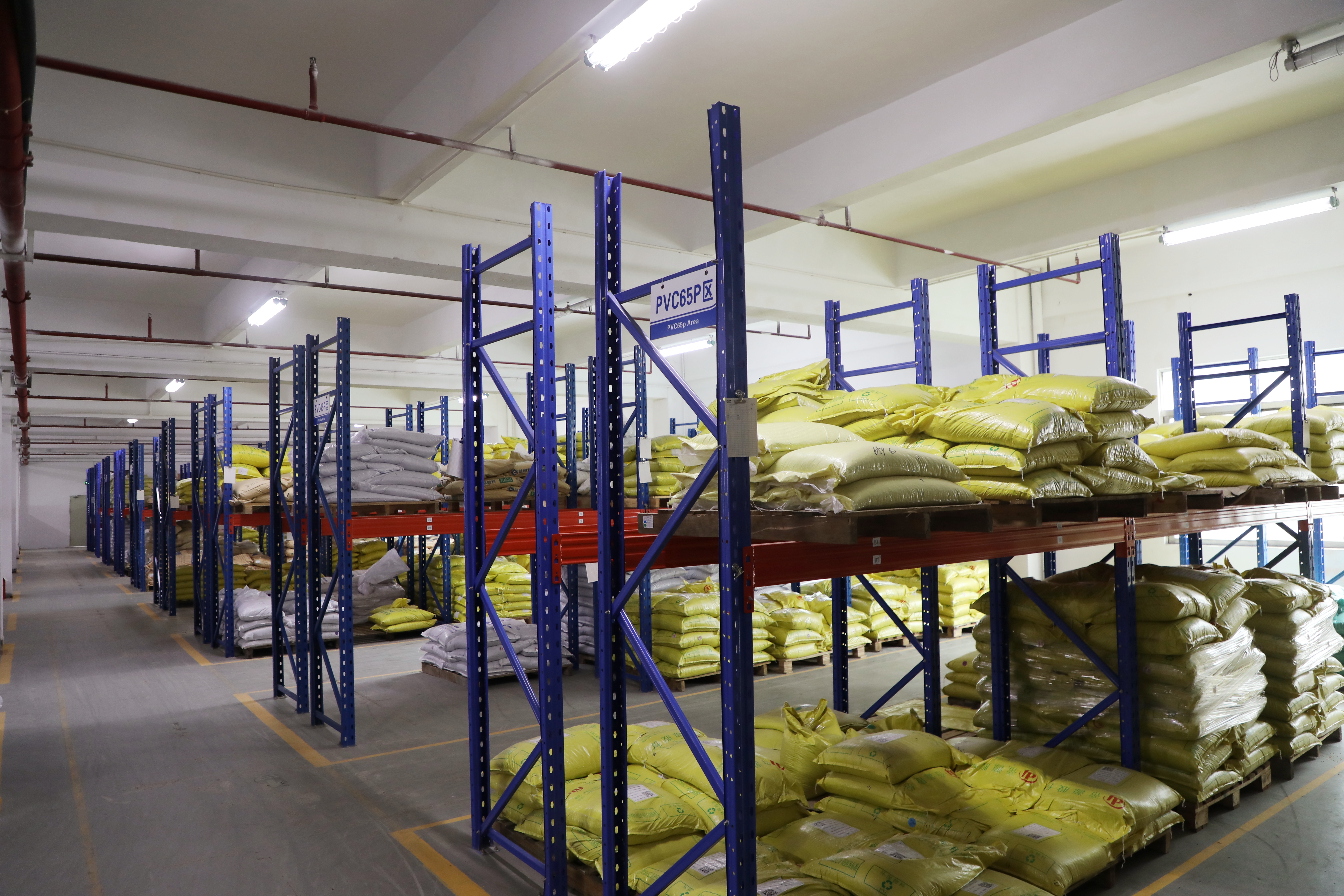 اختيار السلك الكهربائي المقاوم للماء المناسب لمشاريعك الخارجية